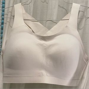 Lululemon enlite crossback sports bra in white and size 34C
